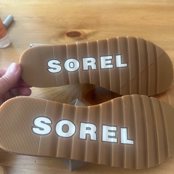 Sorel Women's Metallic and Tan Sandals - Picture 2 of 6